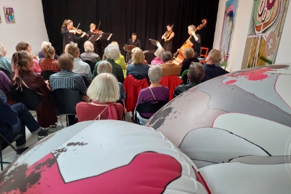 Konzert des Joaquin Alem Quinteto in der Ausstellung von Wolfgang Ellenrieder im Kunstraum Tosterglope, 2024