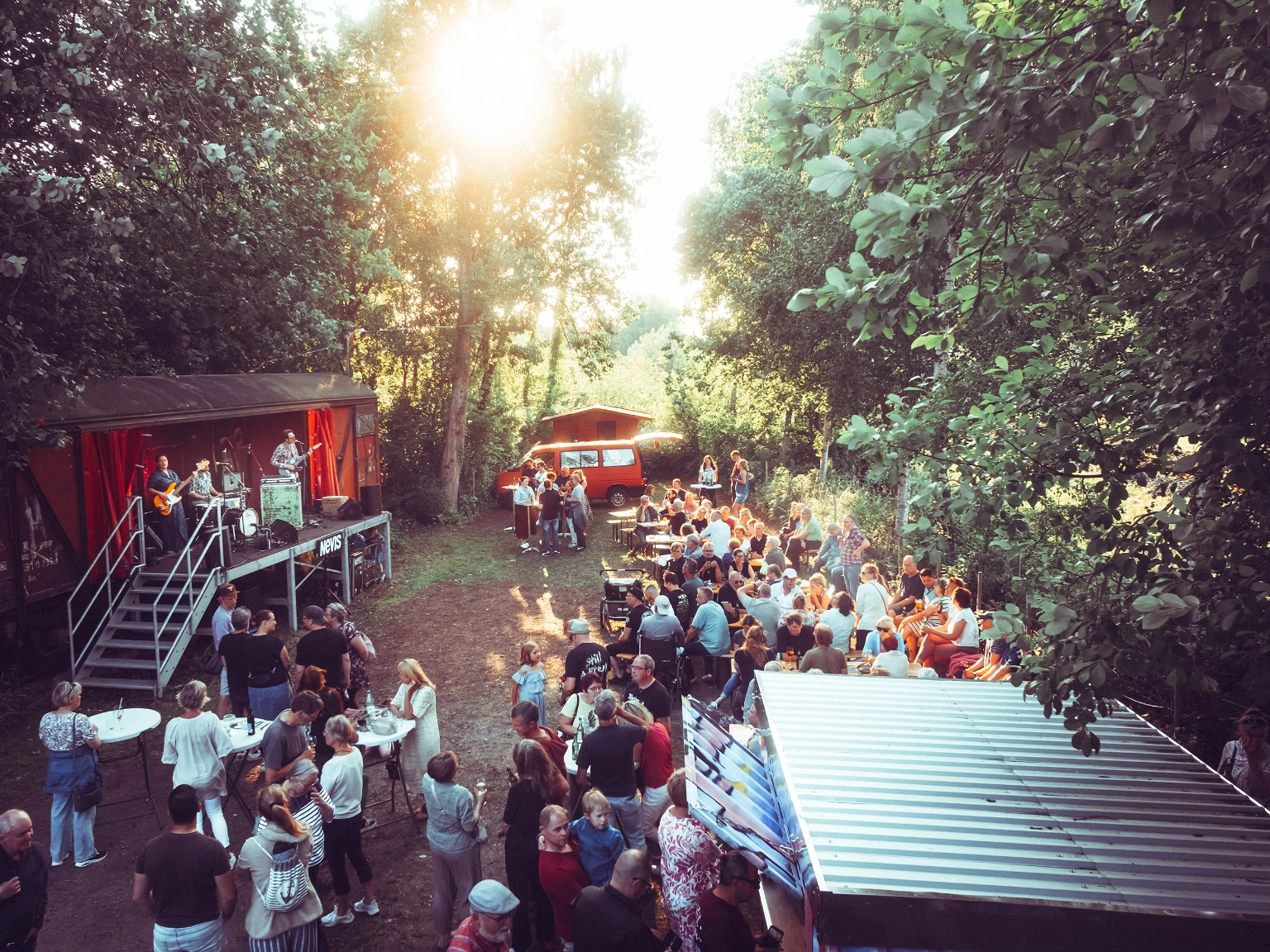 LOK Kulturzentrum Jever: Konzert von Nevis im LOK Garten 2025, der Umsonst & Draußen Konzertreihe im Garten des LOK Kulturzentrums