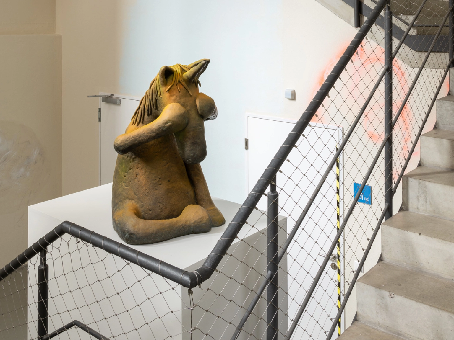 Impression Stufen zur Kunst 2026 im Künstlerhaus Hannover: Jenny Brosinski „Mistakes that already ended & stories that may never be true”