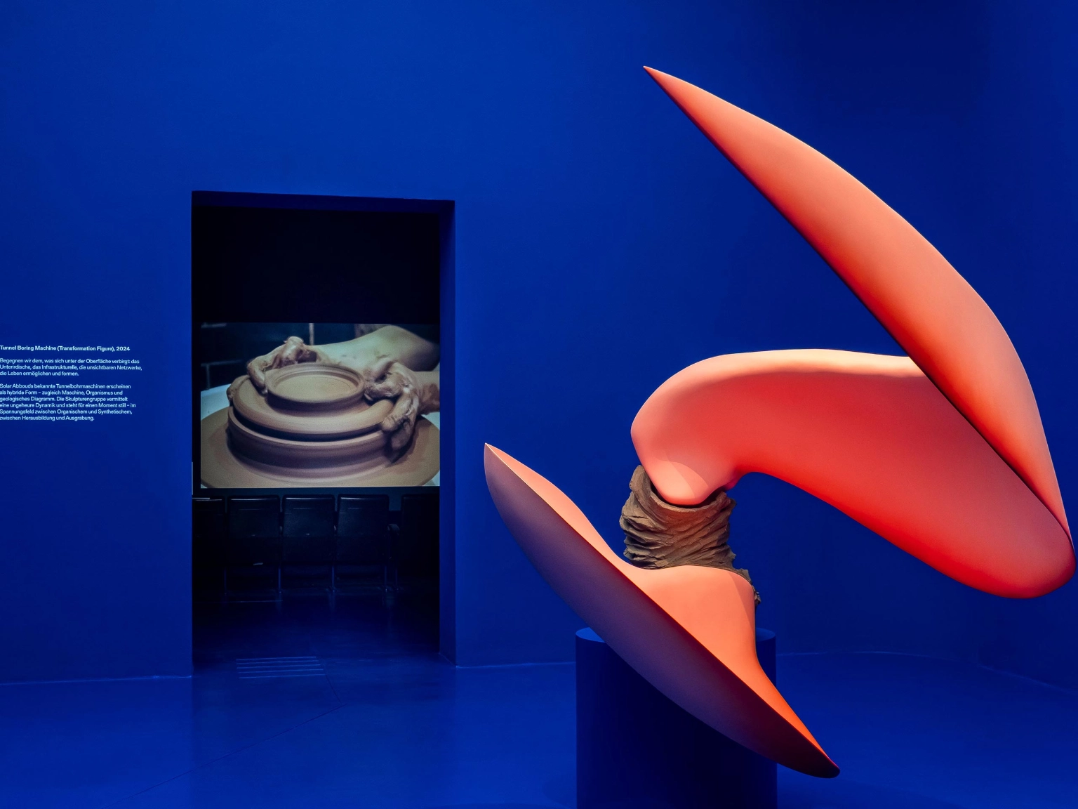 Teresa Solar Abboud: Tunnel Boring Machine (Transformation Figure), 2024. Ausstellungsansicht Self-Portrait as a Pregnant Woman, Kunstverein Hannover, 2025