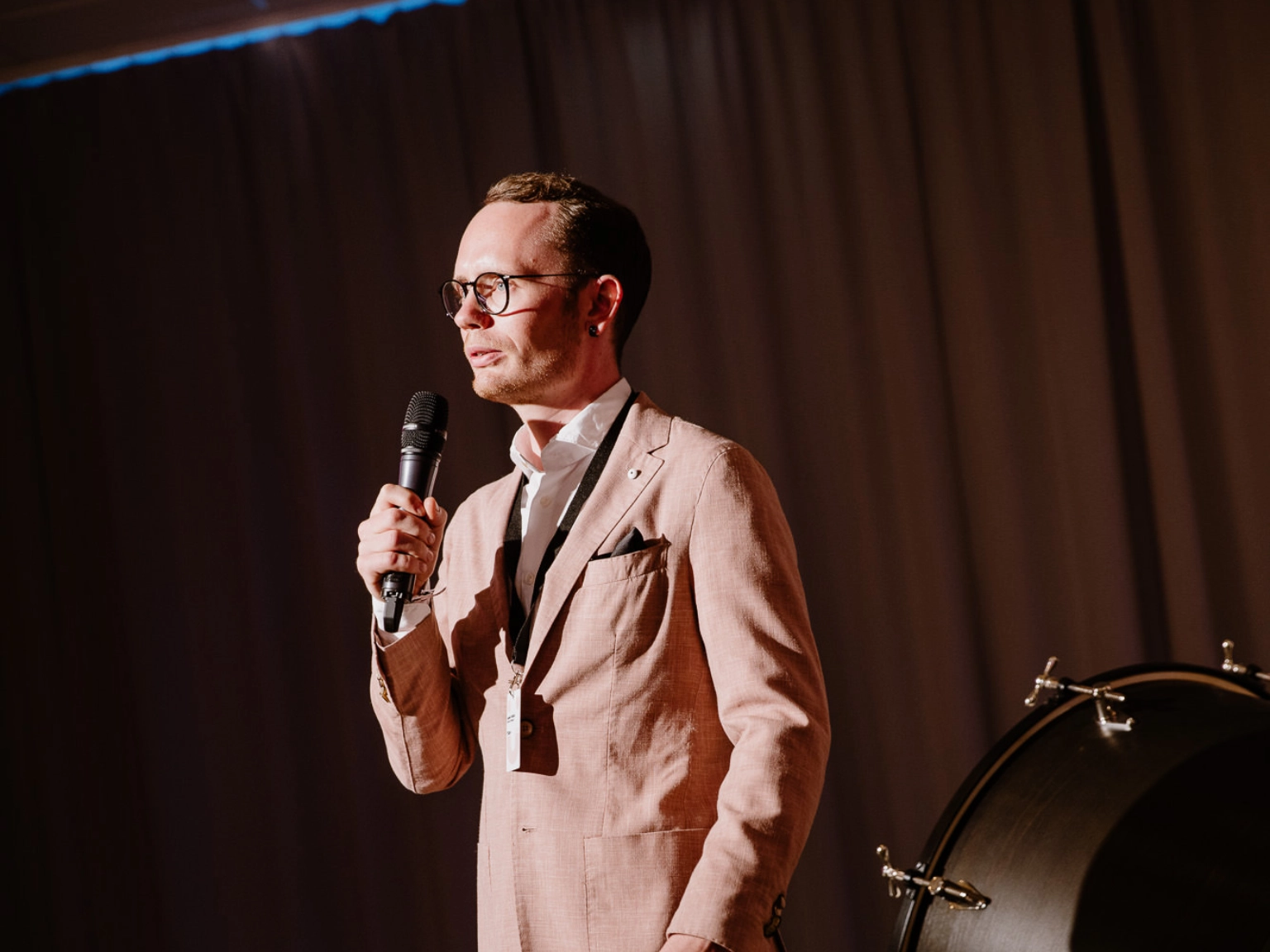 Impression des Überschlag Festival 2024 – Jannik Fröhlich moderiert