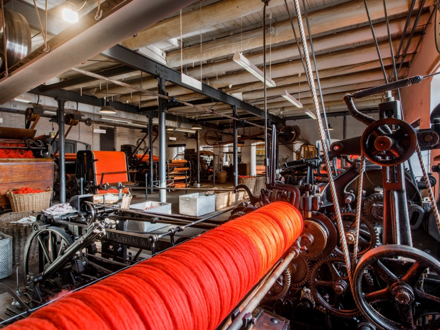 Spinnsaal des Tuchmacher Museums Bramsche mit den historischen Maschinen für die Tuchproduktion