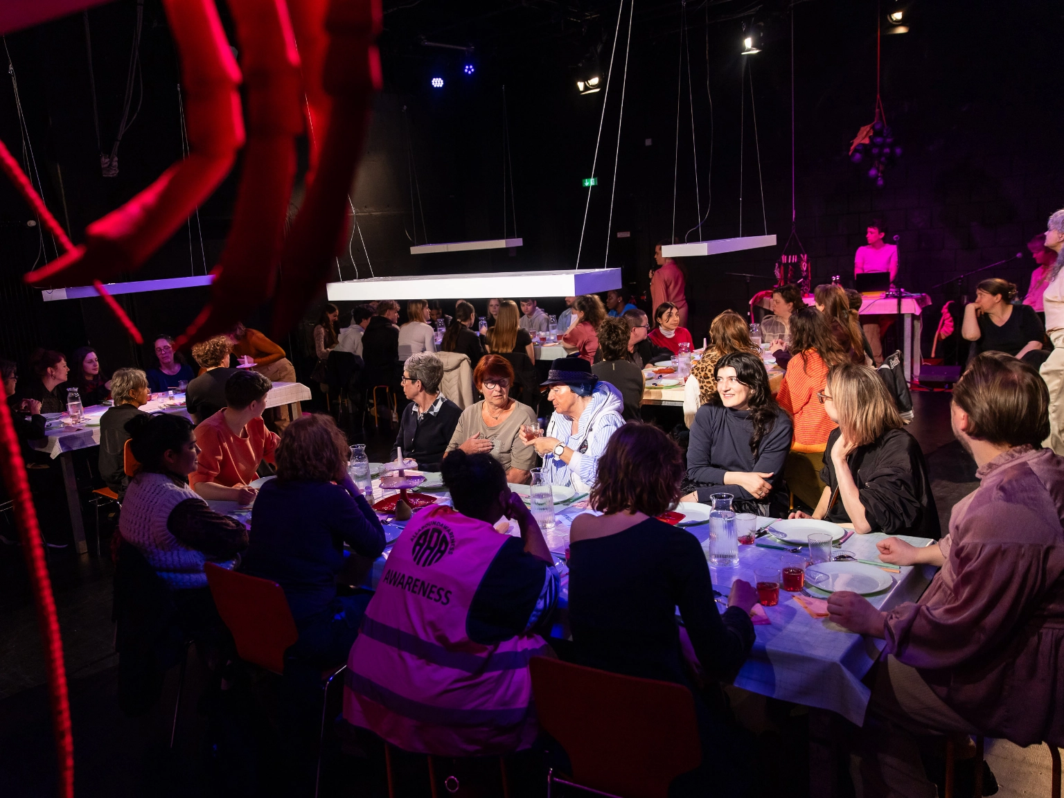 Szenenfoto Tod in der Tupperbox von Frl. Wunder AG & Thetaer Thikwa beim Best OFF Festival Freier Theater 2026