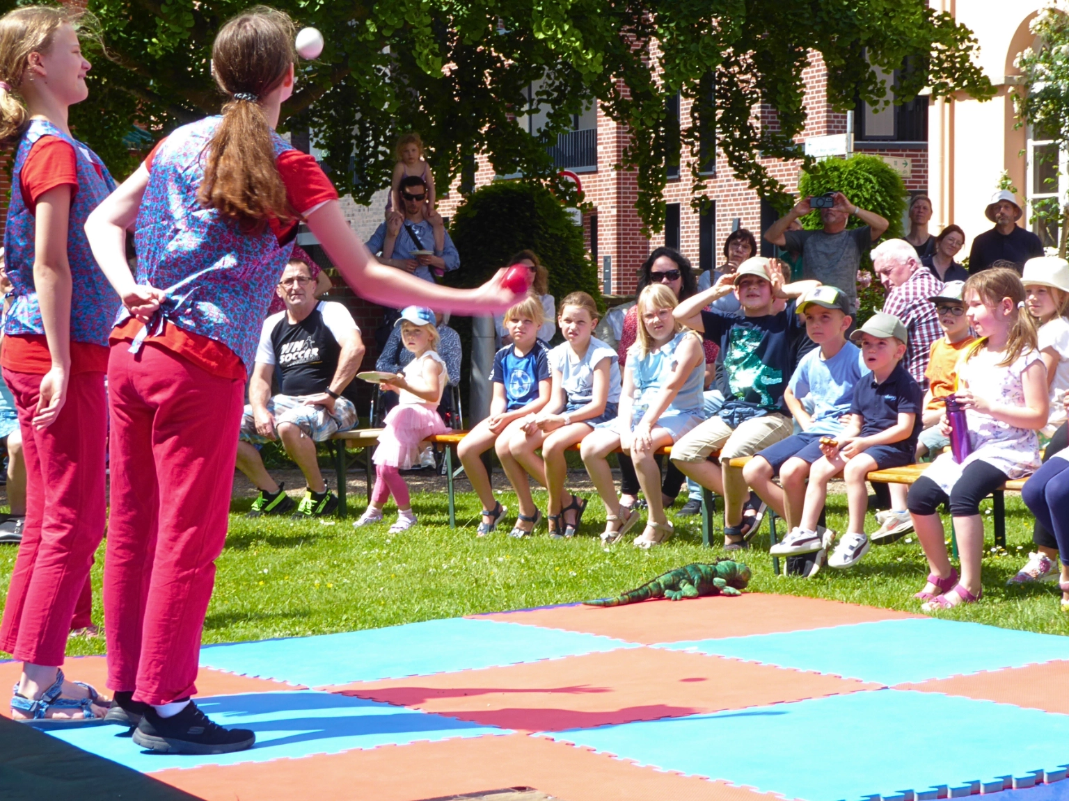 Impression einer Veranstaltung für Familien anlässlich des Spargelfestes des Museums Nienburg