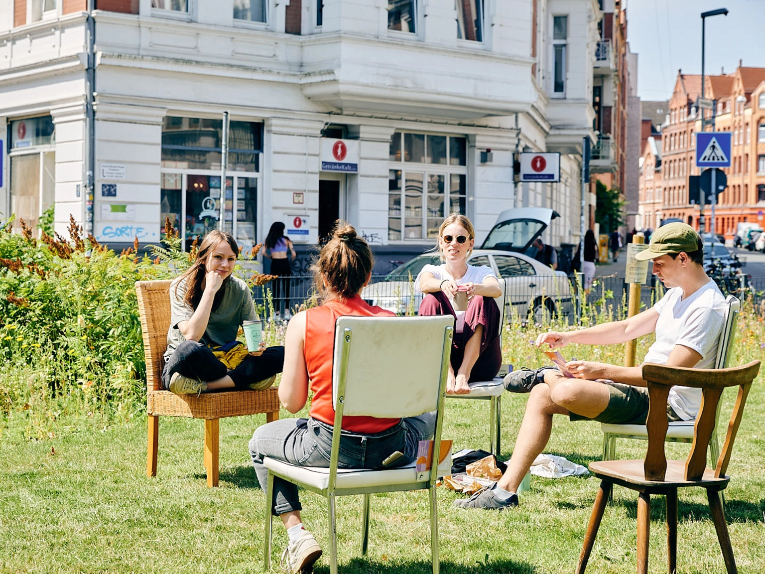 Impression des soziokulturellen Projekts „Platz des Zusammensitzens des Cameo Kollektivs in Hannover.