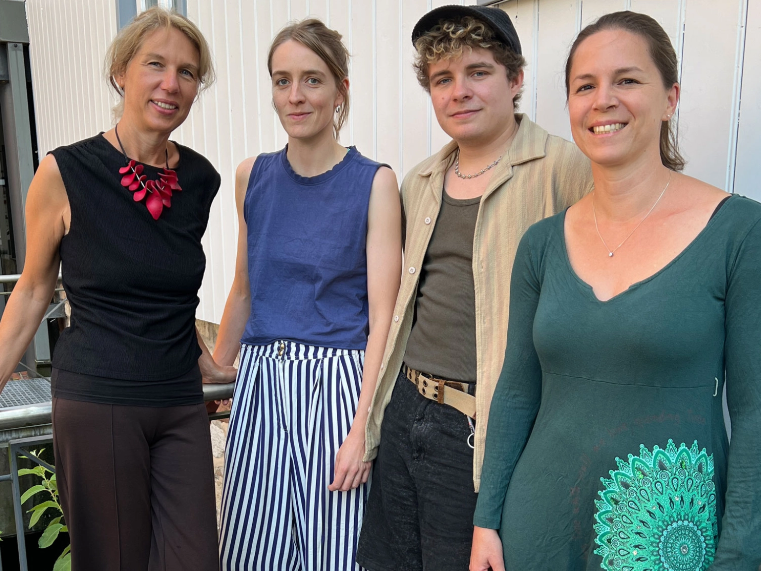 Gruppenbild SchreibZeit-Stipendiat*innen 2026: Margarita Kinstner, Josefine Sonneson, Brian Frank und Silke Sutcliffe (v.l.n.r.) 