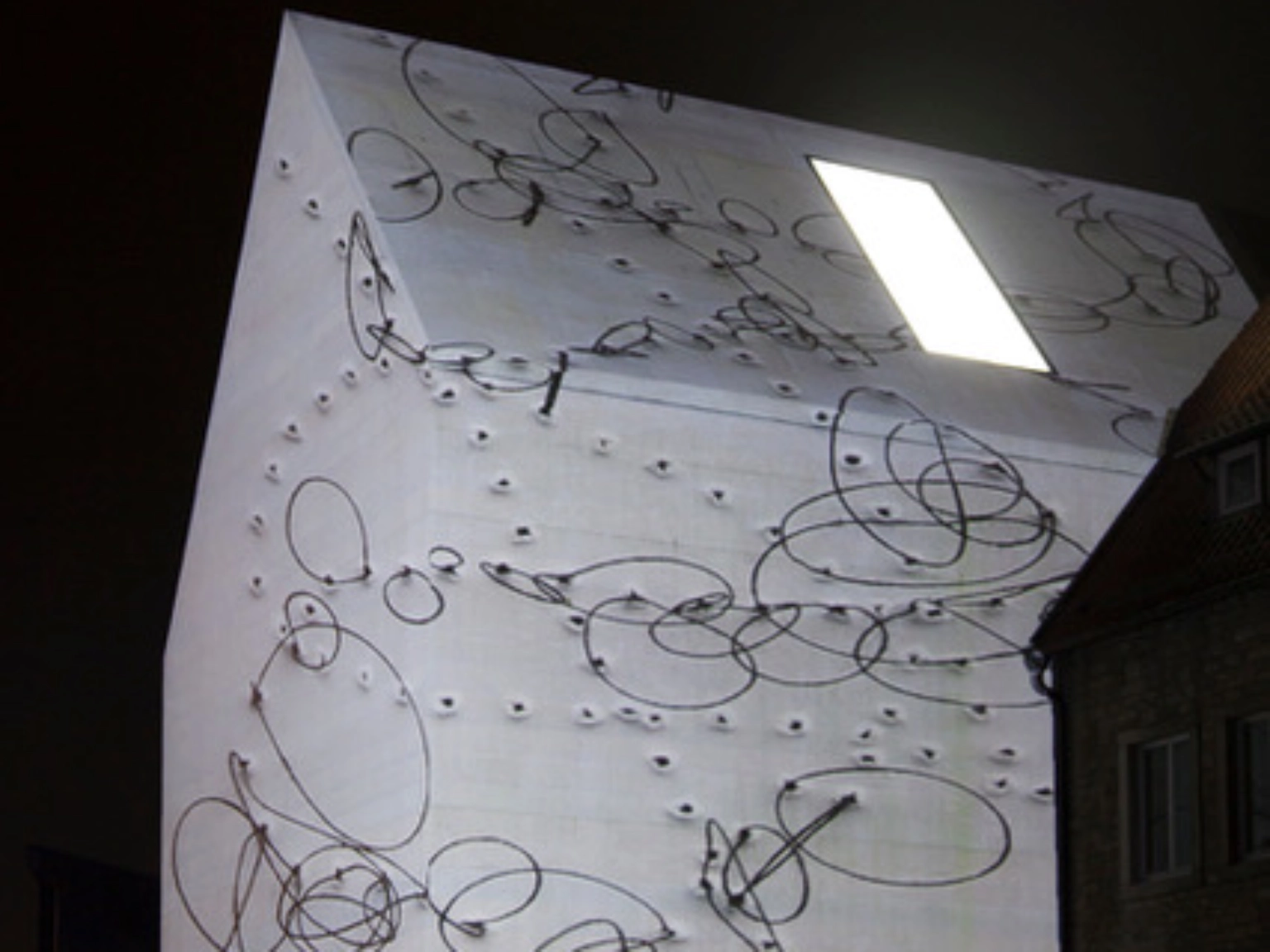 Impression der EVI LICHTUNGEN 2015: „Fadenlauf” von Maria Elena Schmidt am Dommuseum Hildesheim