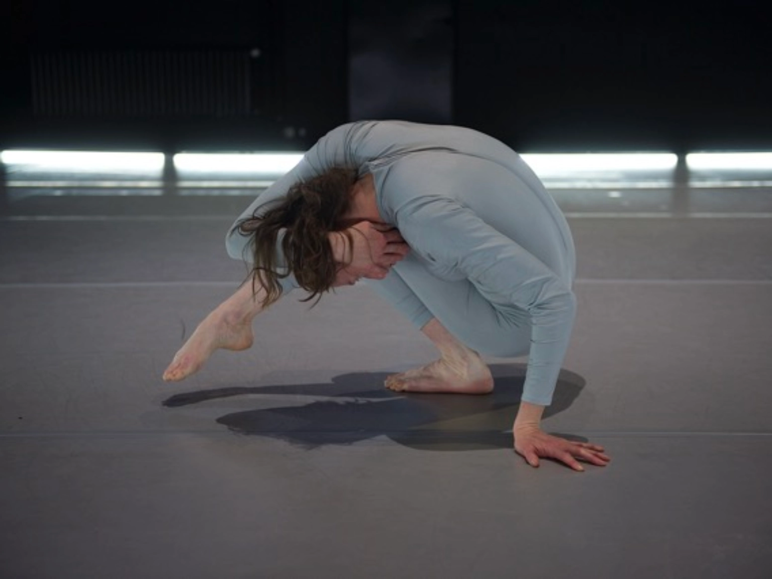 Impression der Produktion „Passable” von und mit Zufit Simon