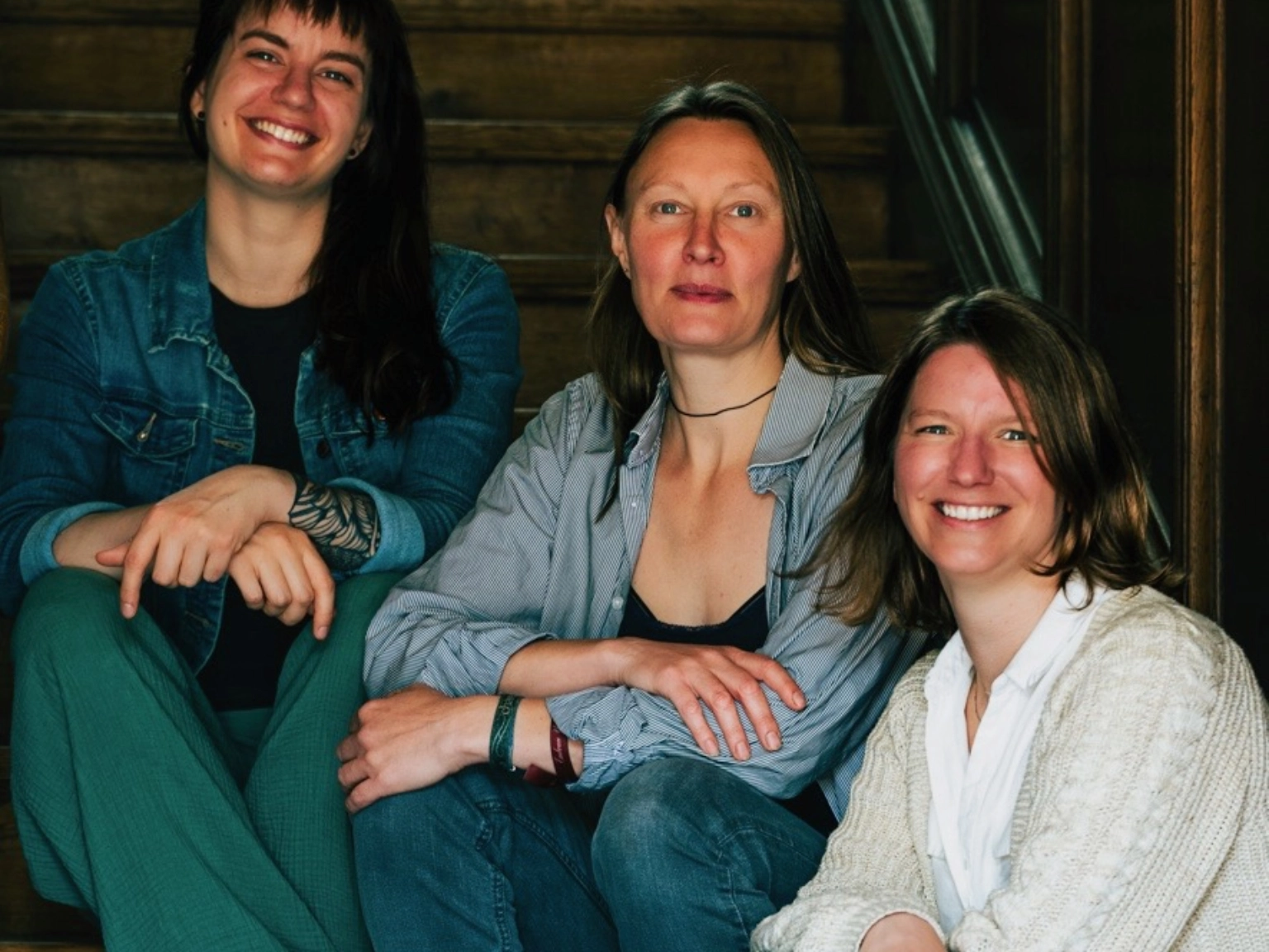 Gruppenbild des weiblichen Leitungsteams des Kulturankers ehrenhafter Verein in Herzberg (Harz): Jennifer Ponath, Kimberley Schröder und Nalini Hönow