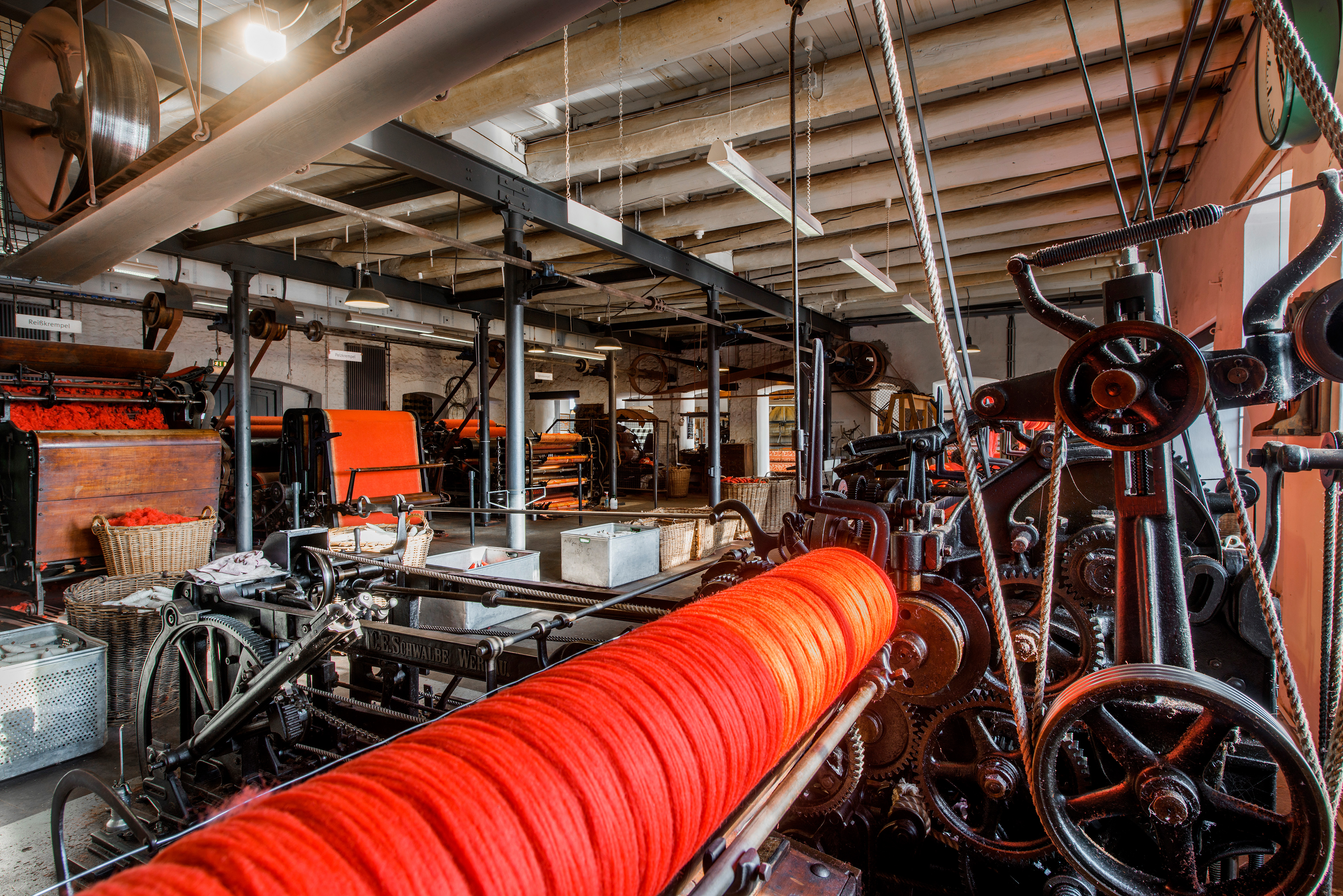Spinnsaal des Tuchmacher Museums Bramsche mit den historischen Maschinen für die Tuchproduktion