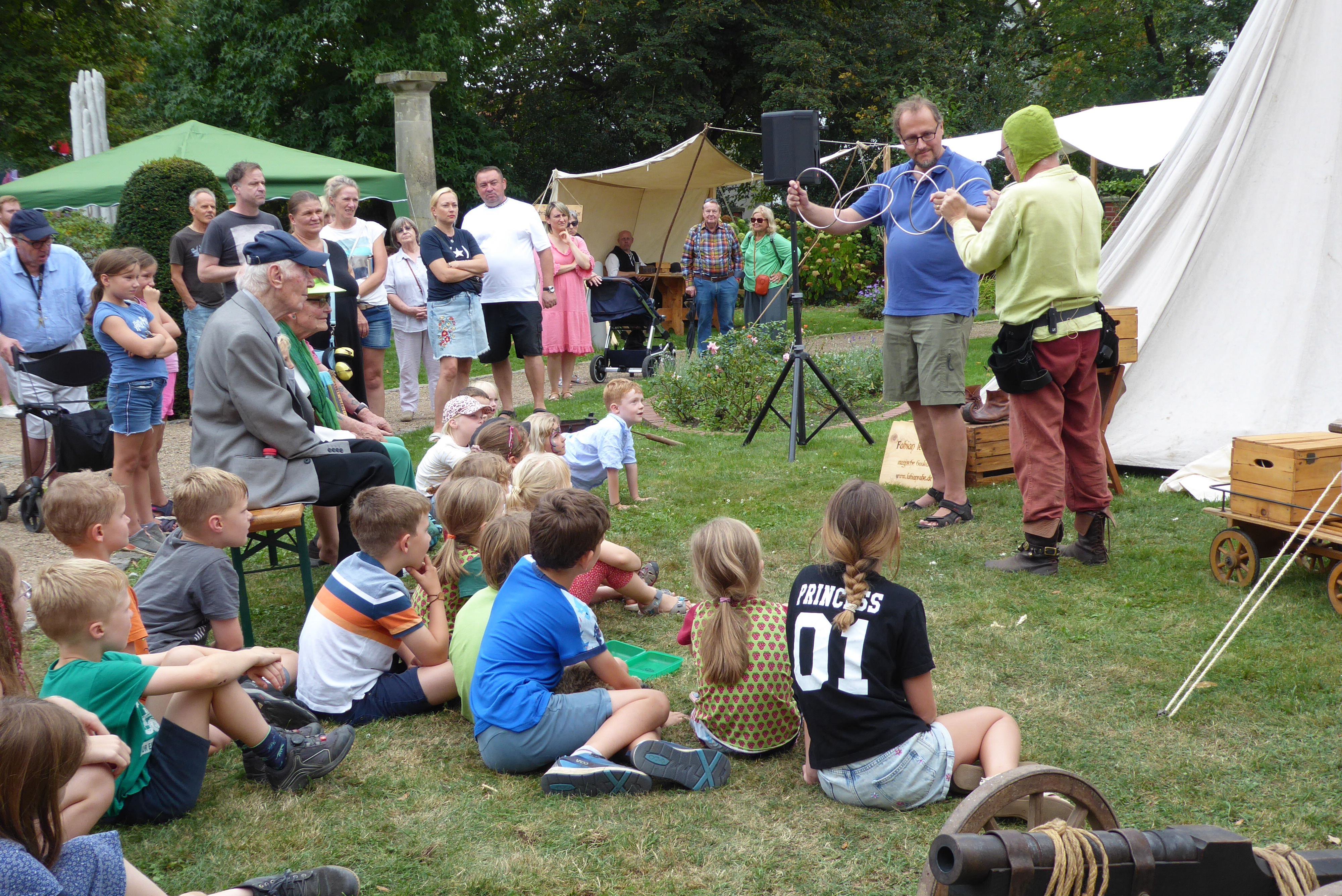 Impression der Veranstaltung „Zeitreise ins Mittelalter” für Kinder im Museum Nienburg