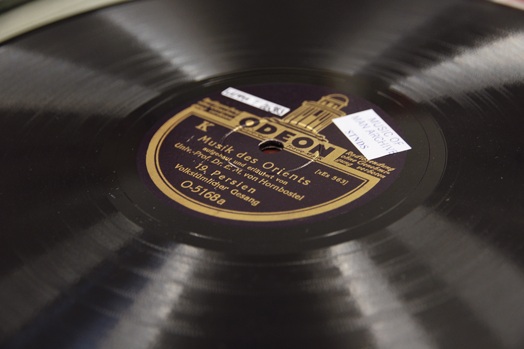 Music of Man Archive: Zu sehen ist eine Schallplatte mit Musik des Orients