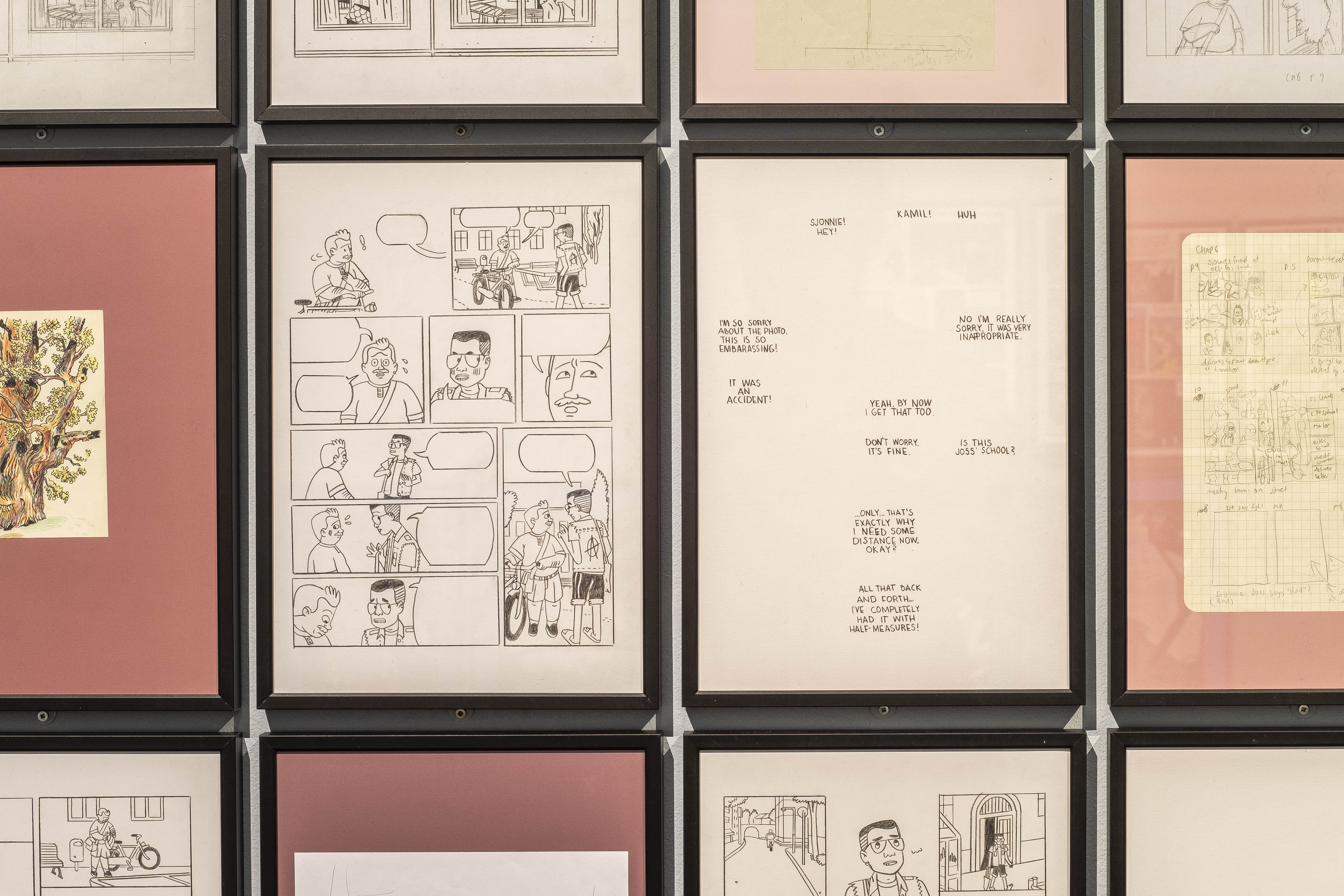 Ausstellungsimpression „Vier auf einen Strich” im Museum Wilhelm Busch, 6. April bis 4. Mai 2025, hier: Werke von Joris Bas Backer