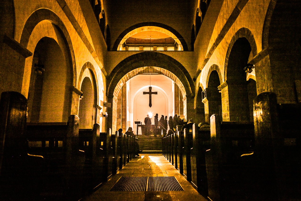 Impression der EVI Lichtungen 2024: Light Construction von A.I.L.O in der Kirche zum Heiligen Kreuz