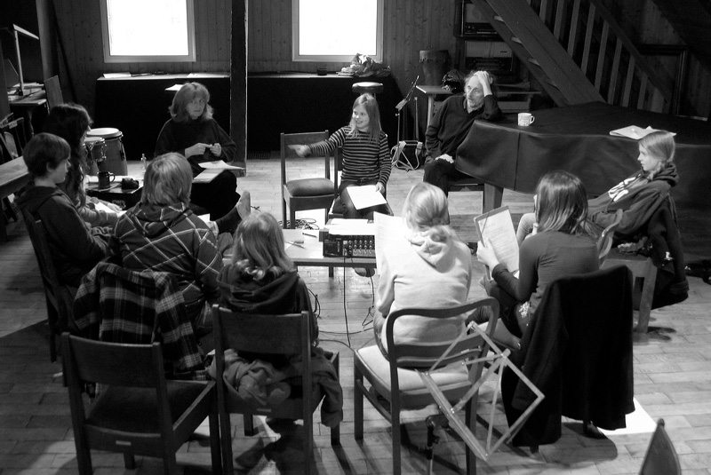 Impression eines Chorkurses im Rahmen der Kompositionsklasse des Ensembles L'ART POUR L'ART, 2011