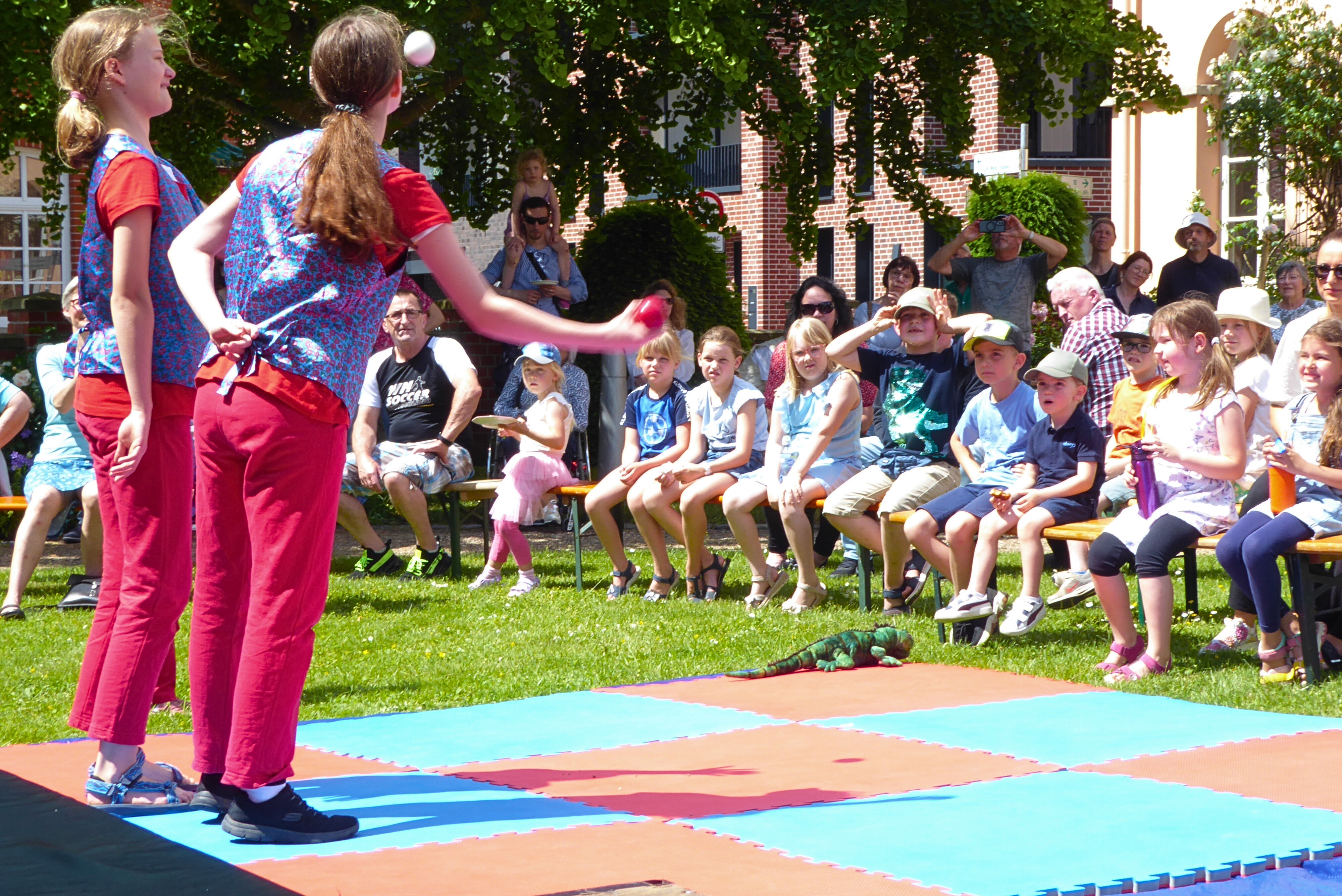 Impression einer Veranstaltung für Familien anlässlich des Spargelfestes des Museums Nienburg