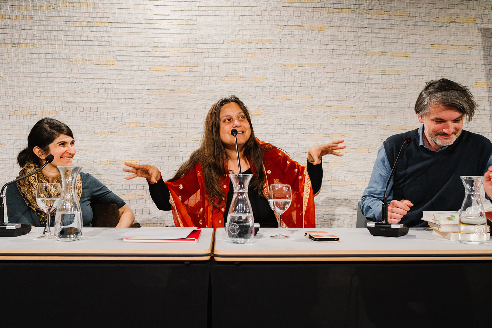 Impressionen SchreibZeit-Festival an|grenzen im April 2023 in Göttingen Lesungen und Gespräche mit Saša Stanišić und Shida Bazyar moderiert von Mithu Sanyal 