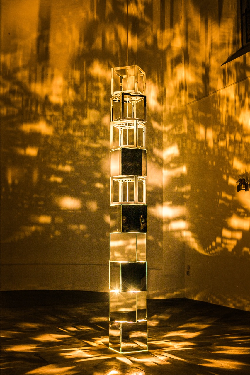 Impression der EVI Lichtungen 2024: Light Construction von A.I.L.O in der Kirche zum Heiligen Kreuz